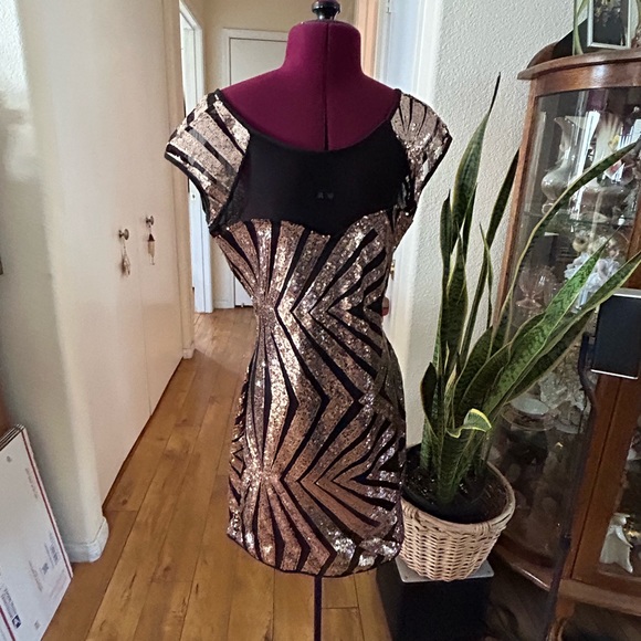 no name Dresses This Dress Is Elegant Gold Pattern Sequined Dress